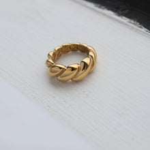 Load image into Gallery viewer, large croissant ring