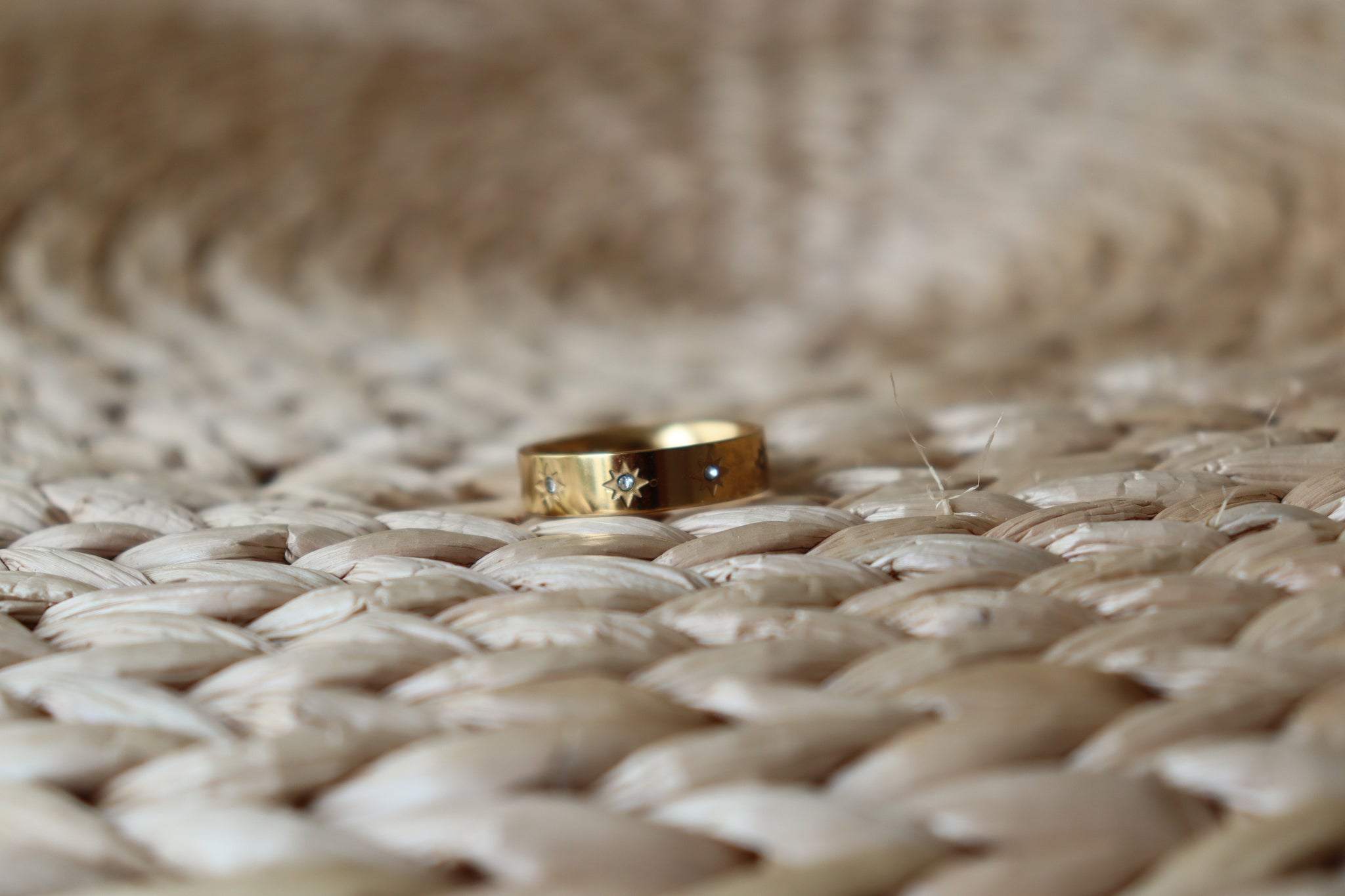 star-crossed ring, image size:2048x1365